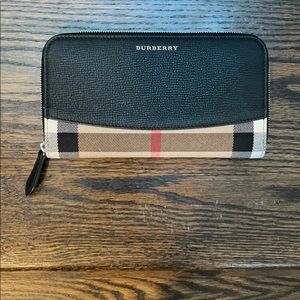 Burberry zipper Wallet